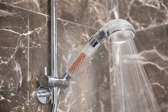 Aquadon Shower Hero - Waterbesparende Douchekop met natuurlijke Minerale parels - drie Waterstraalsterktes - voor alle gangbare Doucheslangen - 3 Straalsoort - Verhoogt de Waterdruk - bespaart Water
