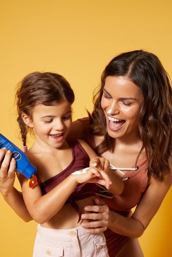NIVEA SUN Kids Ultra Zonnebrand SPF50 Kinderen - SPF 50+ - Zeer waterproof - Zonnecreme voor Gezicht en Lichaam - 150 ml