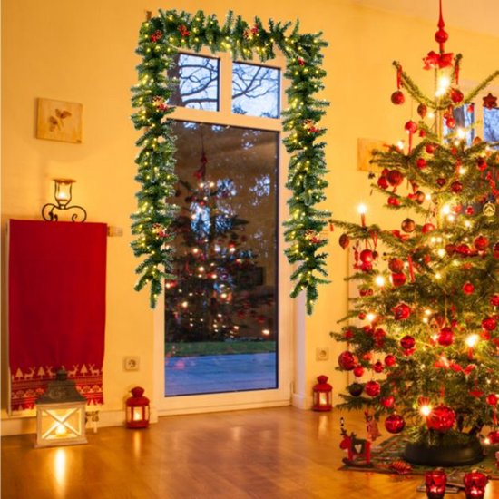 Coast Kerstslinger Groen – 274 cm – Met 100 Warmwitte LED-Lampjes, Dennenappels en Rode Bessen