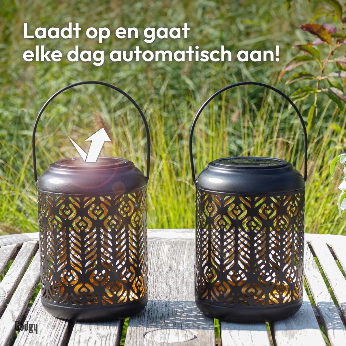 Gadgy Solar Lantaarn Pauw - Tafellamp Set van 2 - Solar Tuinverlichting op Zonneenergie - Led Buitenverlichting met dag/nacht Sensor - Hanglamp - Tuinlantaarn - 27 x Ø 12.5 cm - Zwart/Goud - Metaal