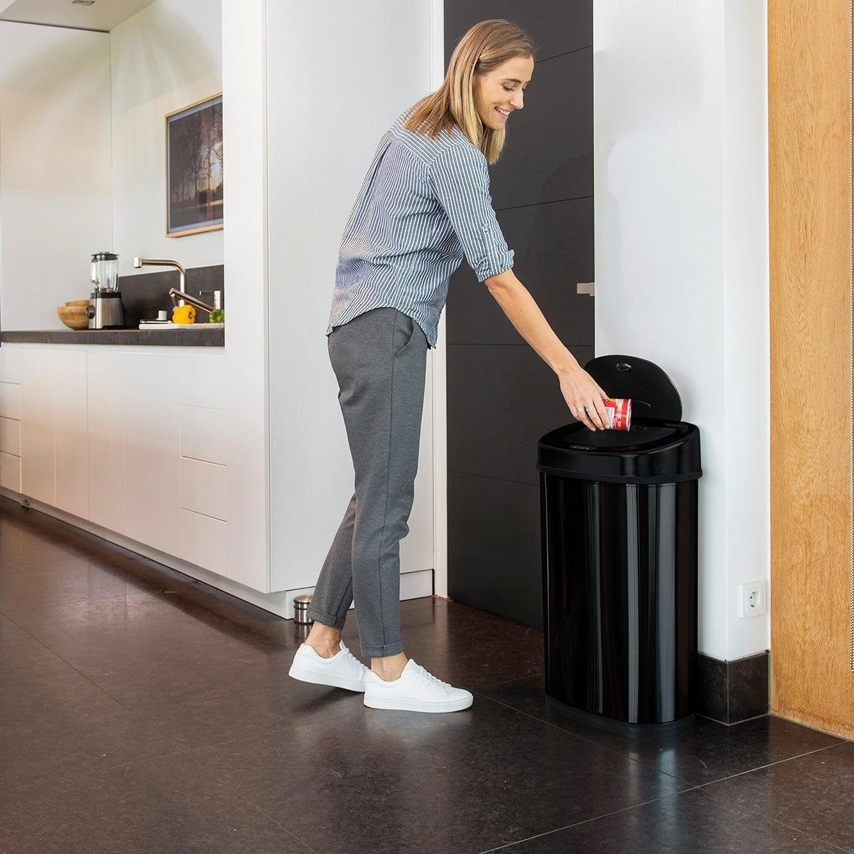 Homra FONIX Prullenbak met Sensor Zwart 50 liter - Automatische Soft Close Deksel - 50L - Zwarte Afvalemmer - Infrarood Sensor - Vuilnisbak met Elektrische Deksel - Sensorbediening - Vingerafdrukvrij - Vuilafstotend - Zwarte Keuken en Kantoor Vuilbak