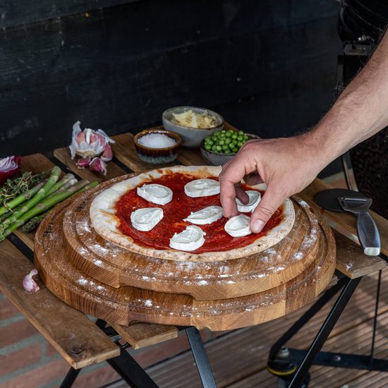 Boska Pizzaplank Friends XL - BBQ Accessoires - Eikenhout - Handige opvanggeul - Ø 40 cm