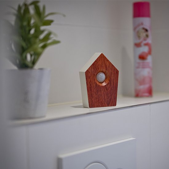Nexxt Vogelgeluiden Huisje met Sensor voor op Toilet - Aanpasbaar Volume - WC - Bewegingsmelder - 8,6 x 3,5 x 12,5 cm - 90 g - Kastje - Bird Box - Donker Bruin
