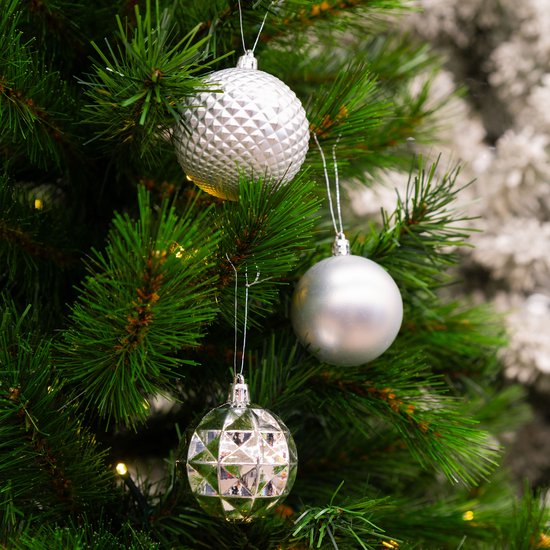 Giftsome Zilveren Kerstballen Set - 60 Kunststof Kerstballen - Incl. Zilveren Piek - Kerst Decoratie - Ø6/7 cm