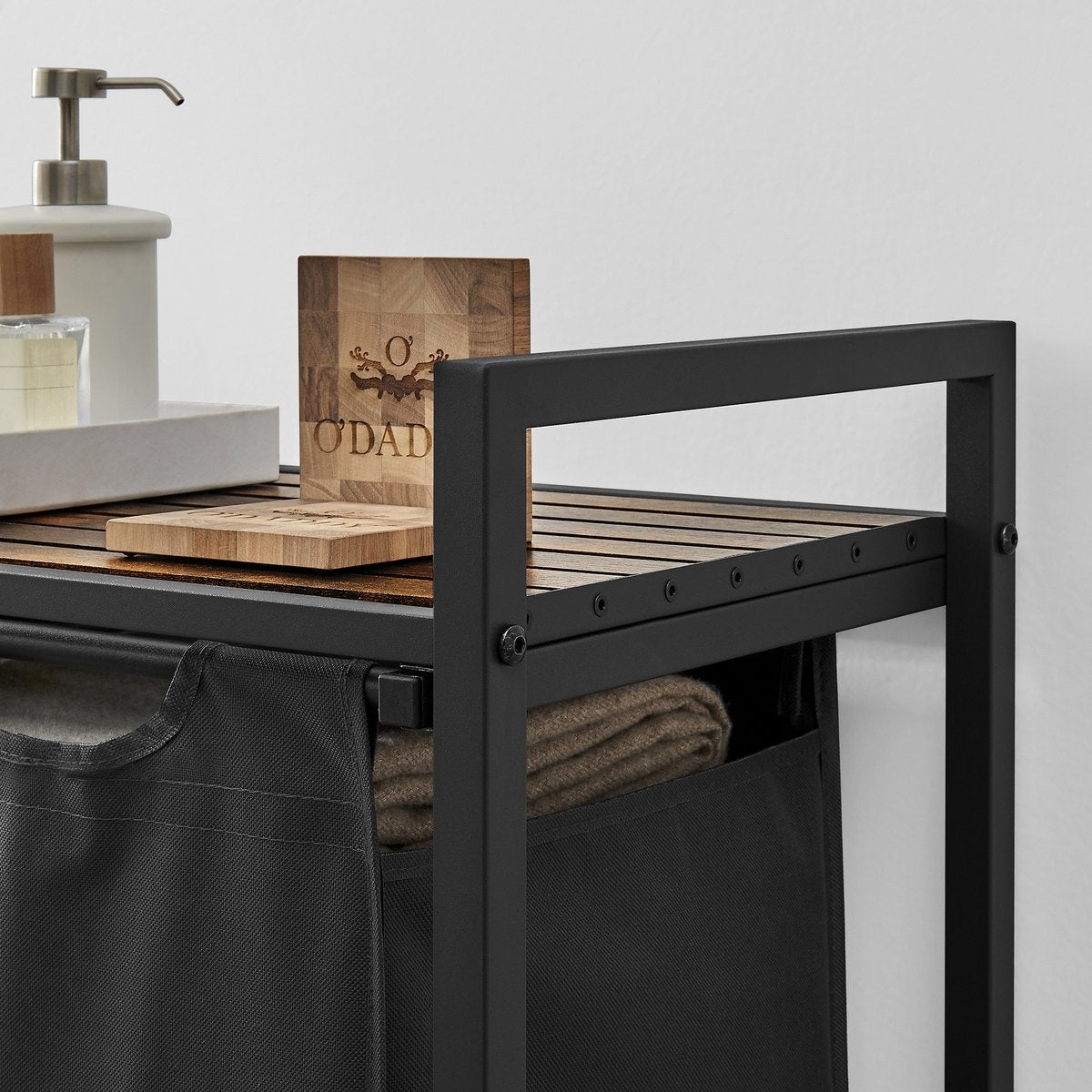 O'DADDY® Wasmand 2 vakken – uitschuifbare wassorteerder met plank - 73 x 33 x 72 cm – metaal - zwart met bruin