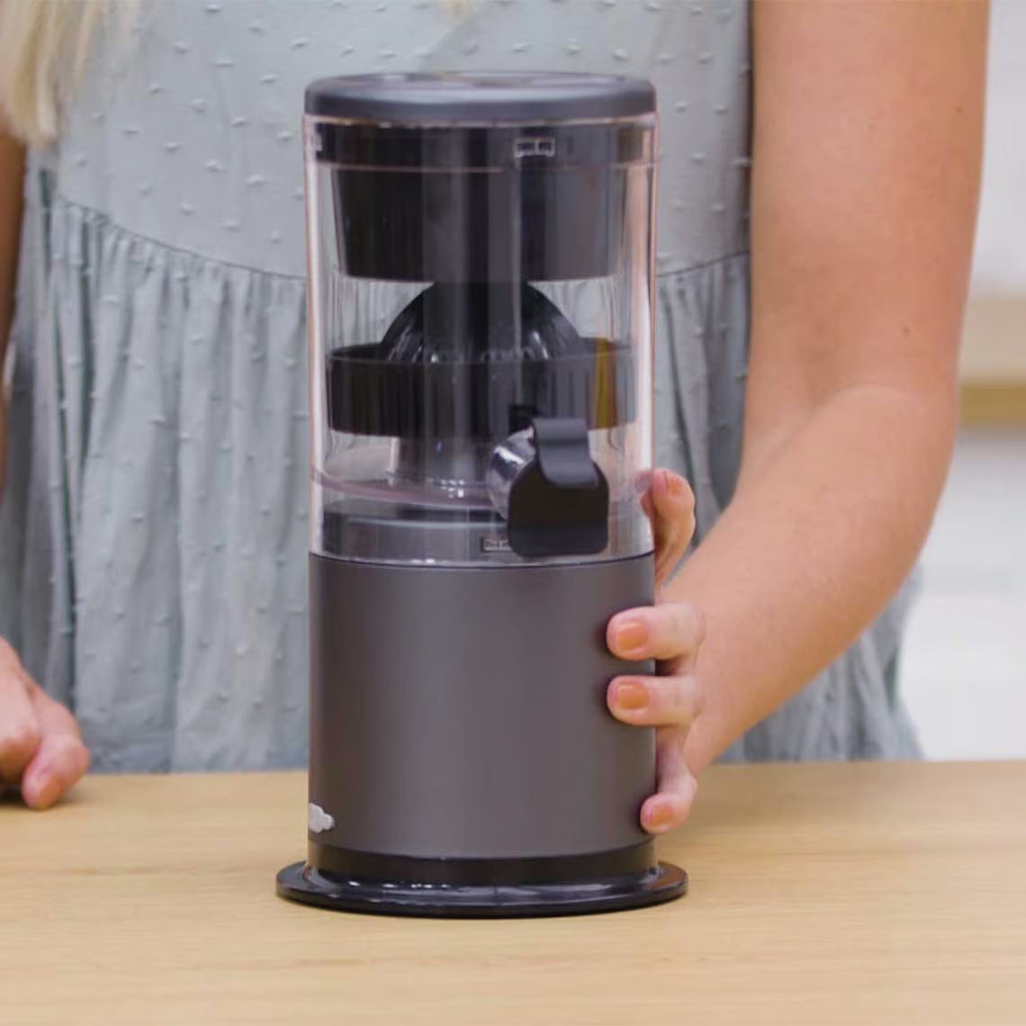Livington JuiceBoost Draadloze Juicer - Inclusief Receptenboek - Compact & Licht - Vitaminesparend Sapmaken