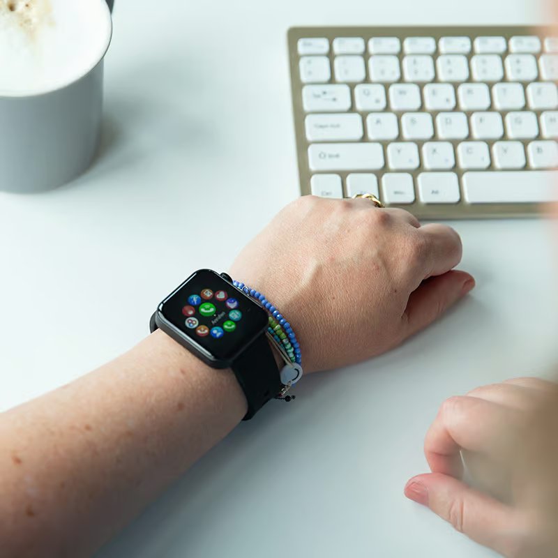 Kendox LifeTracker 2-in-1 Smartwatch en Fitnesshorloge - 6 Slimme Dagelijkse Functies - 18 Sportmodi - Extra Lange Batterijduur