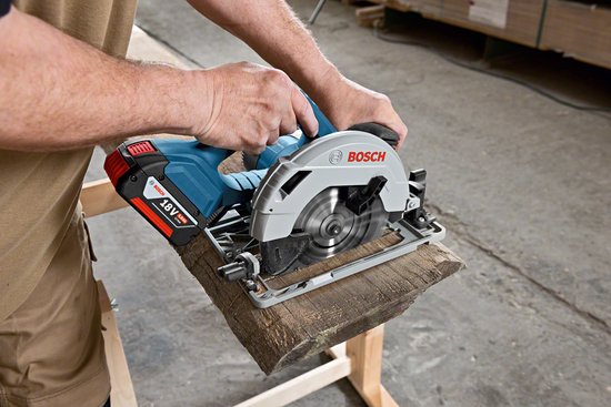 Bosch Professional GKS 18V-57 G - Accu en lader niet meegeleverd, 1x zaagblad Standard for Wood 165mm, afzuigadapter, binnenzeskant, parallelgeleider