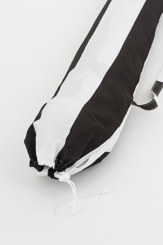 In The Mood Collectie Osborn Parasol - H238 x Ø220 cm - Zwart, Wit