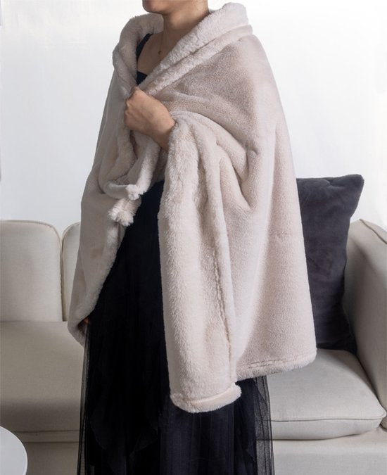 Cape Oxford - 75x150 cm - Super zacht en heerlijk warm - Fake Fur 500gr/m² - Beige