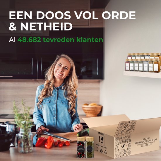 Soothe 48 Glazen Kruidenpotjes Vierkant met Bamboe Deksel – 2 Soorten Strooideksels – Kruidenstrooier – Spice Jars – Complete Set incl Kruiden Stickers, Krijtstift en Accessoires – 120ml