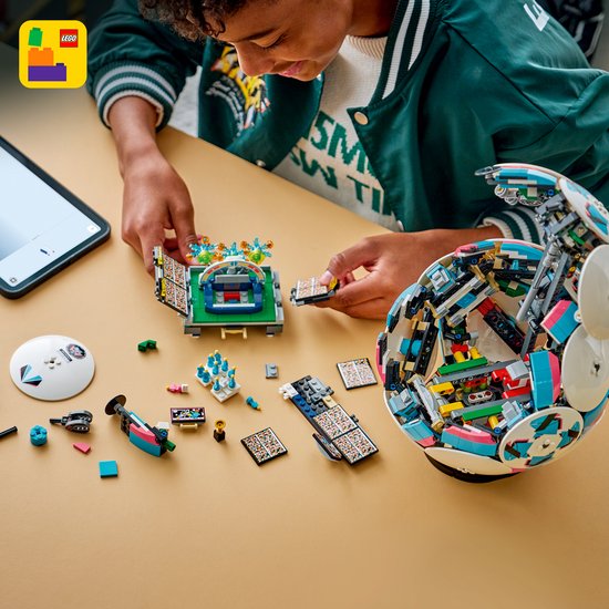 LEGO Editions Voetbal - 3D-display bouwpakket met mini-stadion - Verjaardagscadeau voor jongens, meisjes en voetbalfans vanaf 10 jaar - 43019