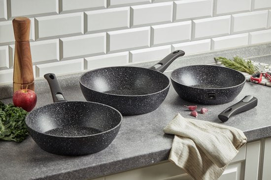 Resto Leo Hapjespan – Ø26 cm – Gesmeed Aluminium – 4-Lagen Pfluon Antiaanbaklaag – Inductie Pan – Ovenbestendig tot 200°C (zonder handgreep)