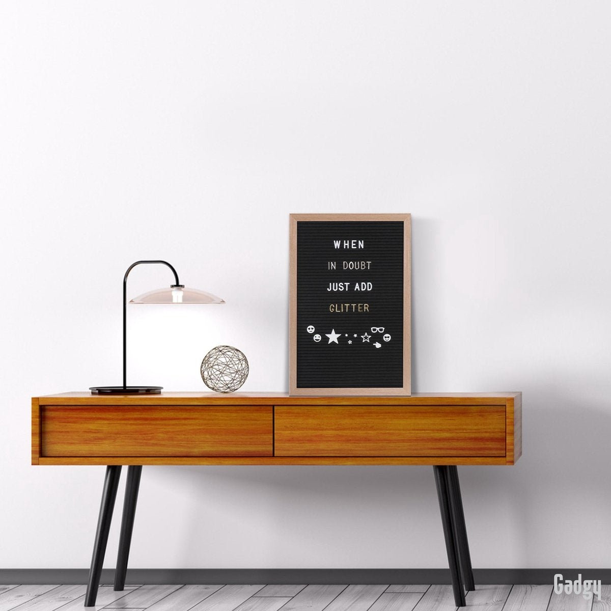 Gadgy Letterbord Zwart Vilt - Houten lijst 30x45cm - Inclusief 570 Kleuren Letters en 100 Icoontjes - Wanddecoratie Woonkamer - Leuk Cadeau - Verjaardagscadeau