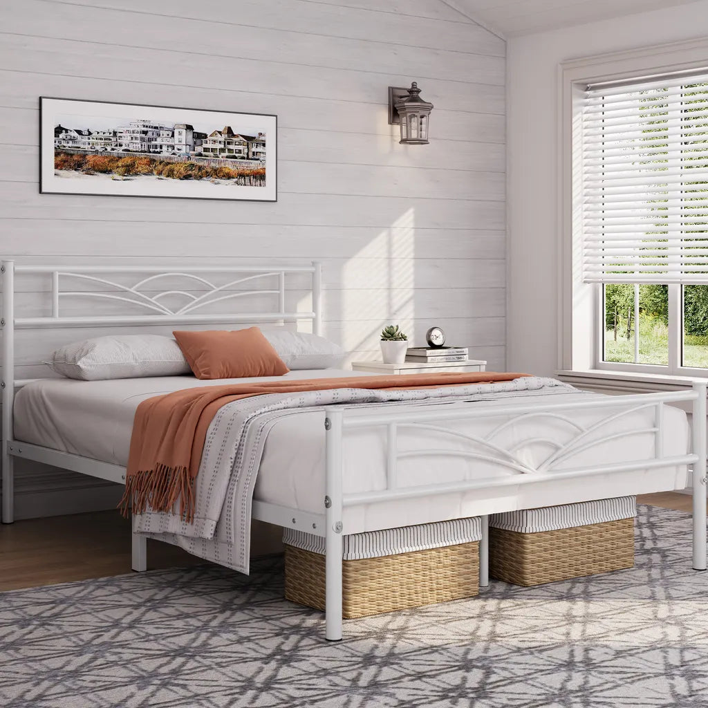 Yaheetech Bedframe 140 × 200 cm – Wit Metaal – Met Wolkenpatroon Hoofd- en Voetbord en 32 cm Opbergruimte