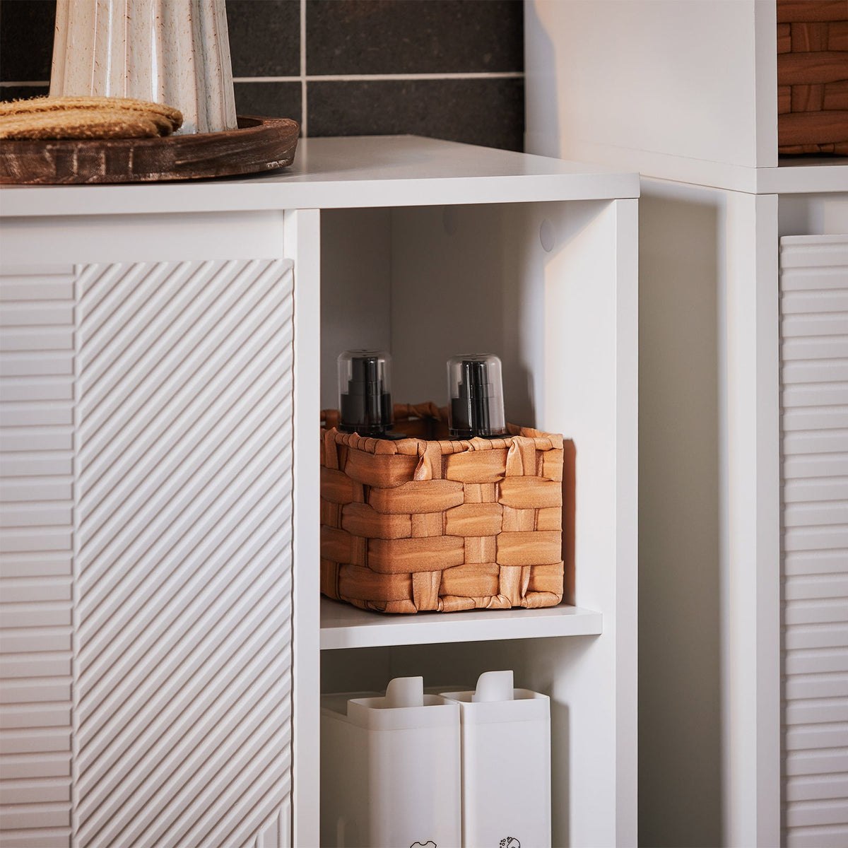 Multifunctionele Badkamerkast – Vrijstaand Wit Badkamermeubel met Deuren en Legplanken – 50 x 86 x 30 cm
