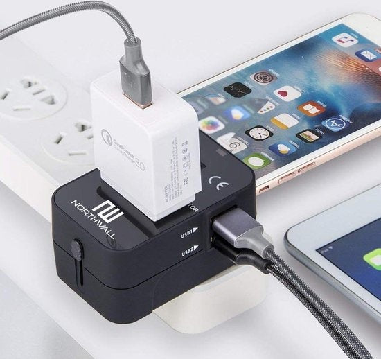 Northwall Universele Wereldstekker met 2 Fast Charge USB Poorten - Internationale Reisstekker voor 150+ Landen - Engeland, Amerika, Zuid Afrika, USA, Italië, Uk, Australië, India, ...