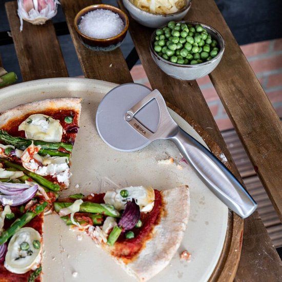 Boska Pizzasnijder Monaco+ - Pizzaroller - RVS - Ergonomische pizzasnijder - Cadeauverpakking - Giftbox - Cadeautips voor mannen - Keukengerei - Keuken accessoires - Levenslange garantie