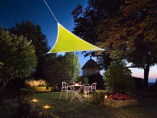 Perel Schaduwdoek met 107 leds, waterafstotend, 3.6 x 3.6 x 3.6 m, 160 g/m², IP44, zonne-energie, polyester, driehoek, limoengroen
