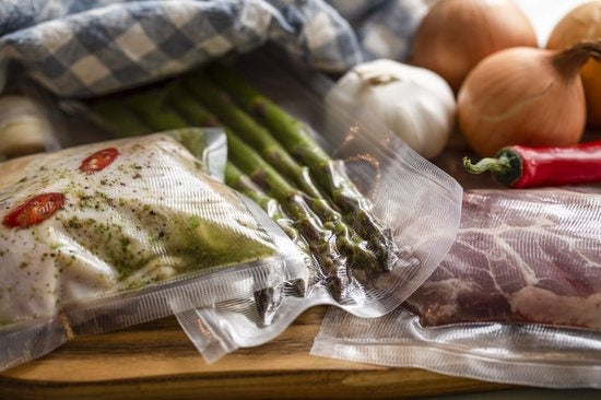 Solis Vacuumzakken Voedsel 30 x 40 cm - Geschikt voor Diepvries, Magnetron en Sous Vide Koken - BPA-Vrij - Drielaags Vacumeerzakken - Vacuum Opbergzakken - 50 Stuks