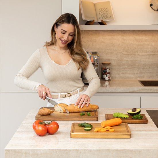 Deleca 3-delige Snijplankenset Sevilla met Houder - Snijplanken (40x30 | 33x24 | 26x18 cm) - Voor Keuken, Serveerplank, Kaasplank, Borrelplank, Snijplank en Tapasplank - FSC Acacia Hout