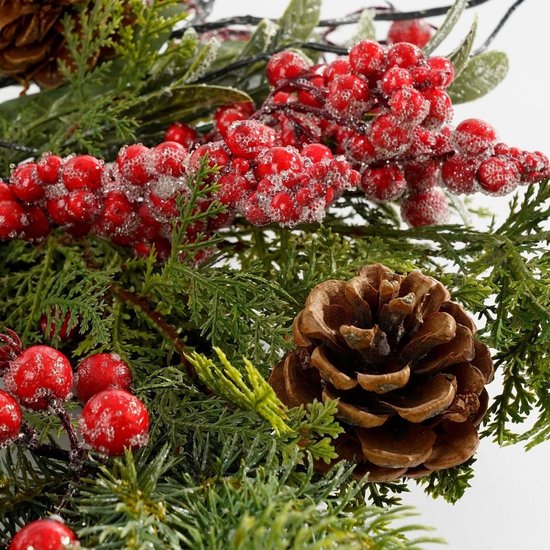 Mica Decorations Randell Kerstkrans - Kerstversiering met besneeuwd effect - Deurkrans eenvoudig op te hangen - Decoratie met besjes en dennenappels - Ø50 cm - Rood
