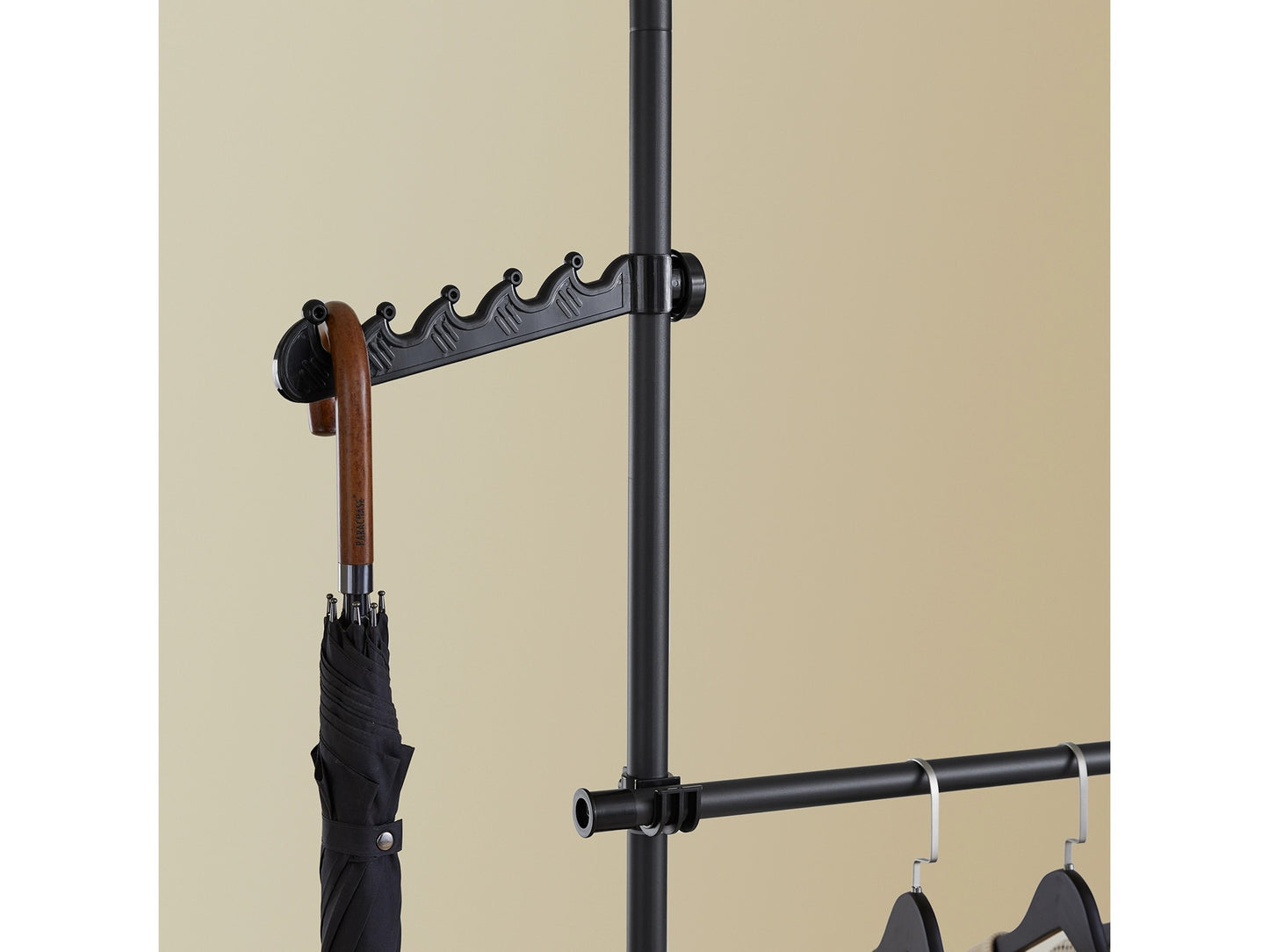 SoBuy Telescopische Vloerhanger – Verstelbare Open Garderobe – Inclusief Stangen en Planken – Zwart
