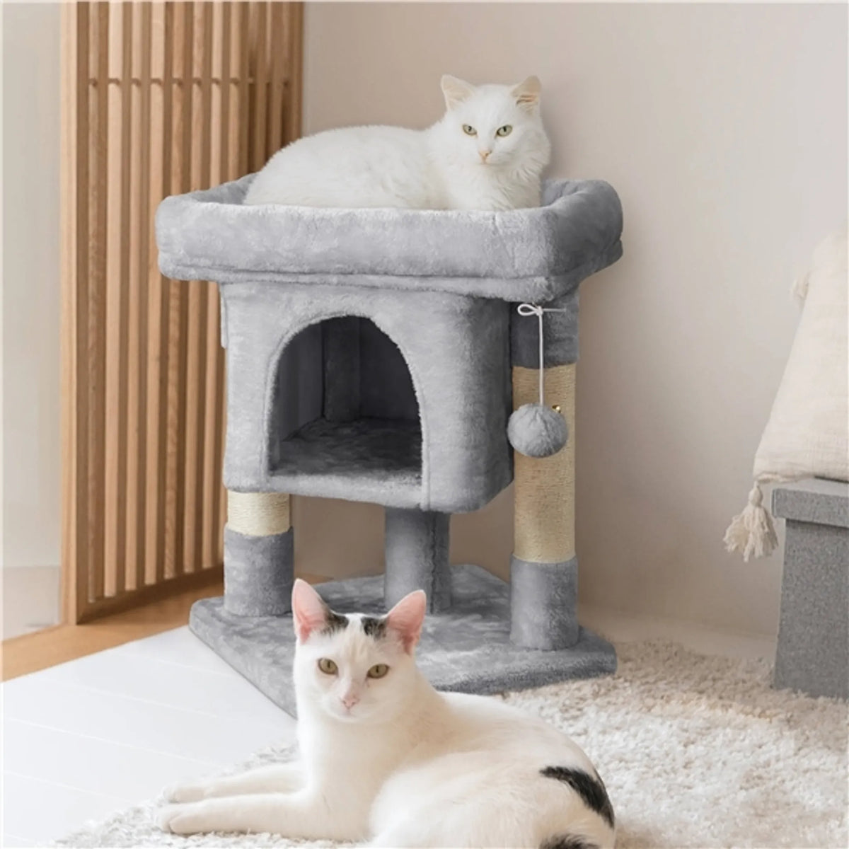 Yaheetech Krabpaal 58 cm – met kattenhuisje en sisalpalen, lichtgrijs