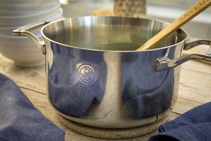 Saveur Selects Voyage Kookpan met Deksel - Tri-Ply RVS - 22 cm