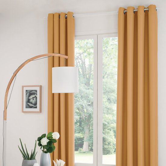 Atmosphera set van 2 Oker verduisteringsgordijnen 135x240cm - Kant en klaar met ringen - Gordijn raambekleding - 2 stuks oker