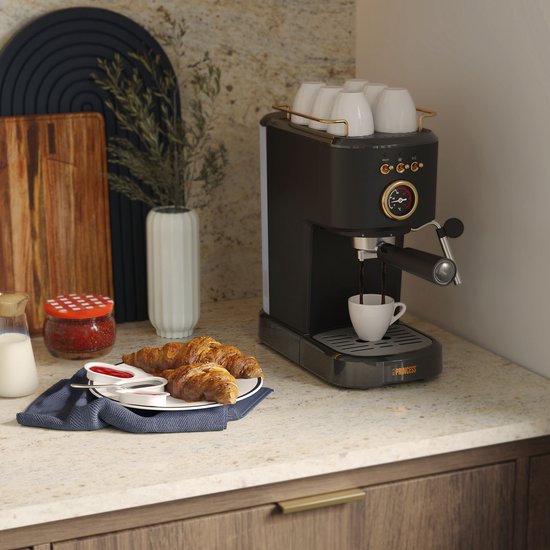 Princess 249417 Espressomachine – 20 Bar – Geschikt voor Gemalen Koffie, Pads & Cups – Met Melkopschuimer – 1,2L Watertank – 2 Kopjes Tegelijk – Kopjesverwarmer – Zwart – Cappuccino & Latte Machine
