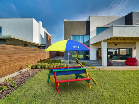 AXI Nick Zand & Water Picknicktafel in Regenboog kleuren - Verstelbare Parasol - FSC hout - Picknick tafel voor kinderen van hout