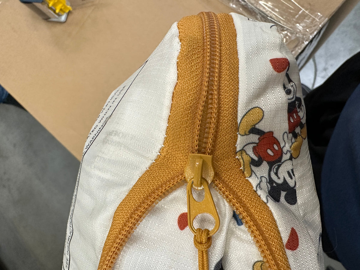 Stokke JetKids CloudSleeper, Mickey Celebration - Opblaasbaar reisbed - Geïntegreerde pomp, ademende mesh-hoes en bumpers over volledige lengte om uw kind veilig te houden - voor kinderen vanaf 3 jaar