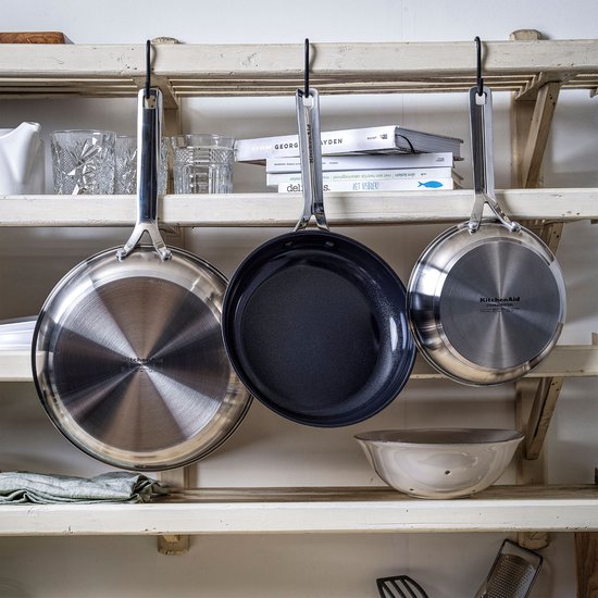 KitchenAid RVS Koekenpannenset 3-delig 20/24/28cm - PFAS-vrije antikleeflaag - Pannenset inductie - Keramische pan - Ovenbestendig tot 220°C - Zilver