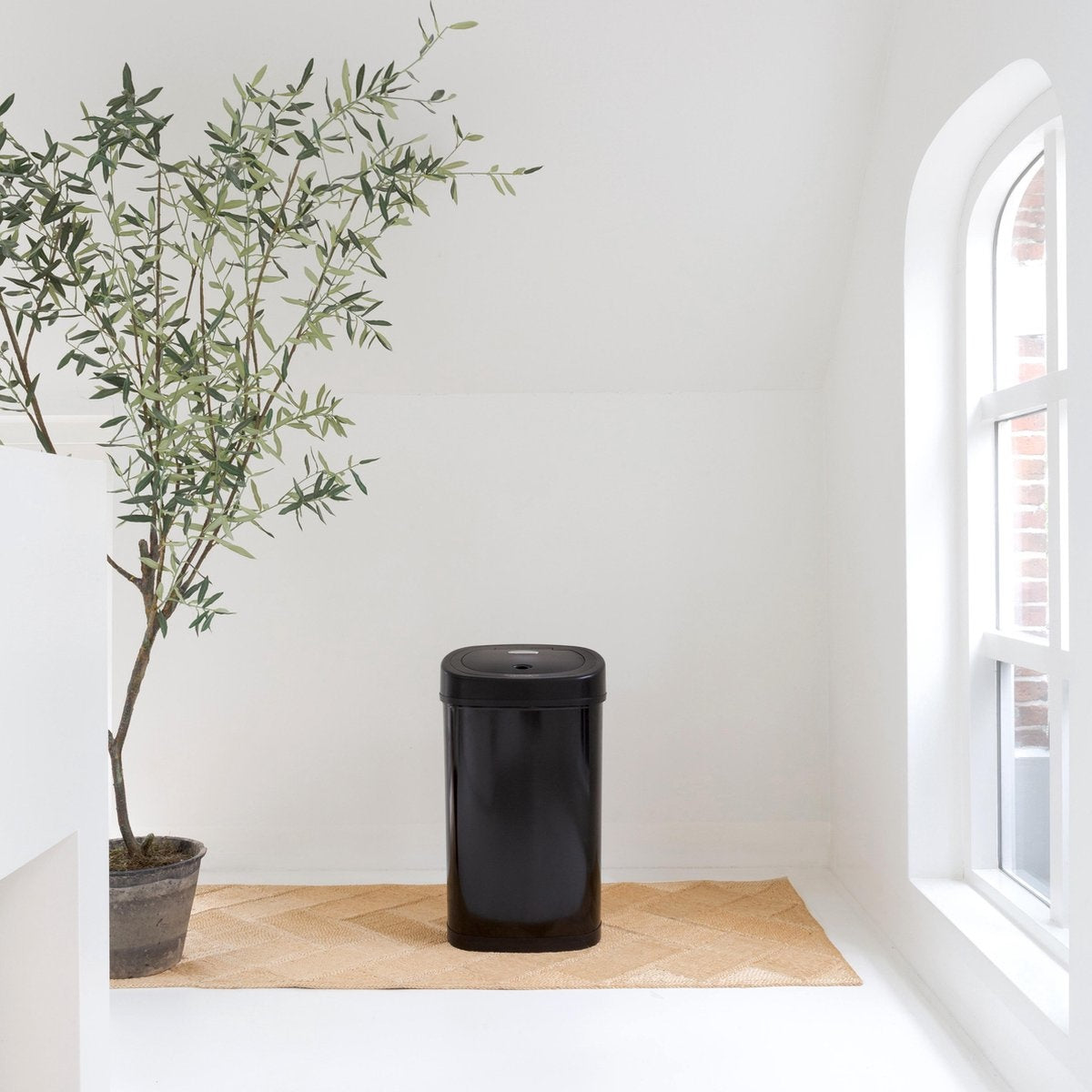 Homra FONIX Prullenbak met Sensor Zwart 50 liter - Automatische Soft Close Deksel - 50L - Zwarte Afvalemmer - Infrarood Sensor - Vuilnisbak met Elektrische Deksel - Sensorbediening - Vingerafdrukvrij - Vuilafstotend - Zwarte Keuken en Kantoor Vuilbak
