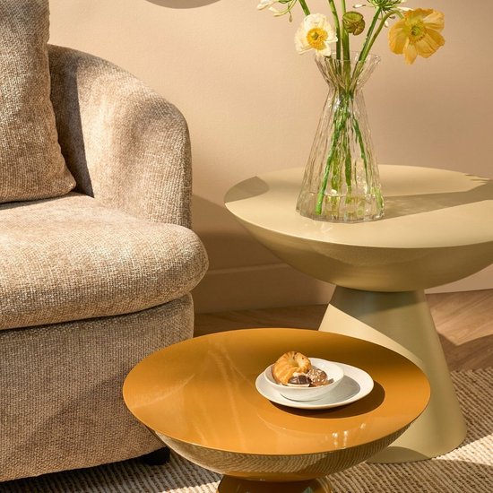 Mica Decorations Celise - Bijzettafel met Ruim Tafelblad voor Binnen - Salontafel Stevig en Stabiel Ontwerp - Nachtkastje Formaat Geschikt voor Woonkamer - H44 x Ø59 cm - Beige