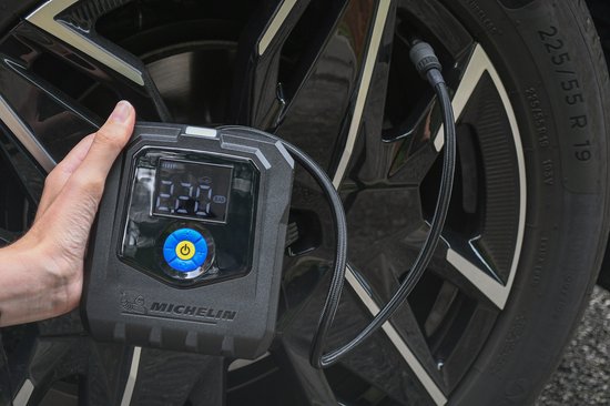 Michelin Elektrische Oplaadbare Bandenpomp - Draadloze compressor - Instelbaar op gewenste druk - Tot 10 bar - met LED-licht - Voor autobanden, fietsbanden, sportballen & opblaasartikelen