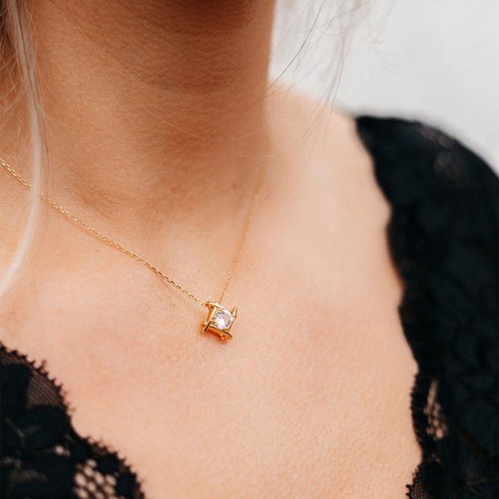 Yolora Dames Ketting met Hanger - Kalpa Camaka Kristal - Goudkleurig - 18K Geelgoud Verguld - Vrouwen Collier Goud - Sieraden - Luxe Giftbox - Geschenkdoos - Cadeau doos - Exclusieve Geschenkverpakking - Mooie Cadeauverpakking
