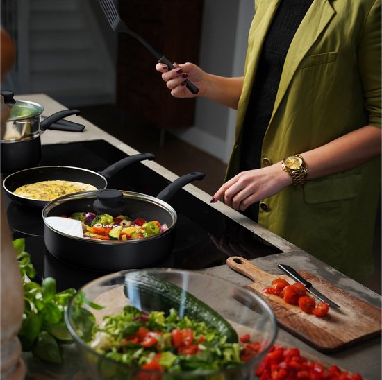 COOCK 19-Delige Pannenset Inductie - Zwart - Inclusief Onderzetters en E-book