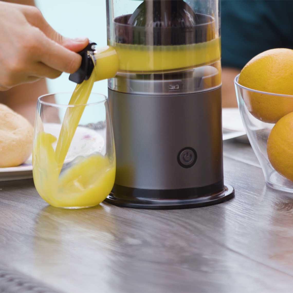 Livington JuiceBoost Draadloze Juicer - Inclusief Receptenboek - Compact & Licht - Vitaminesparend Sapmaken