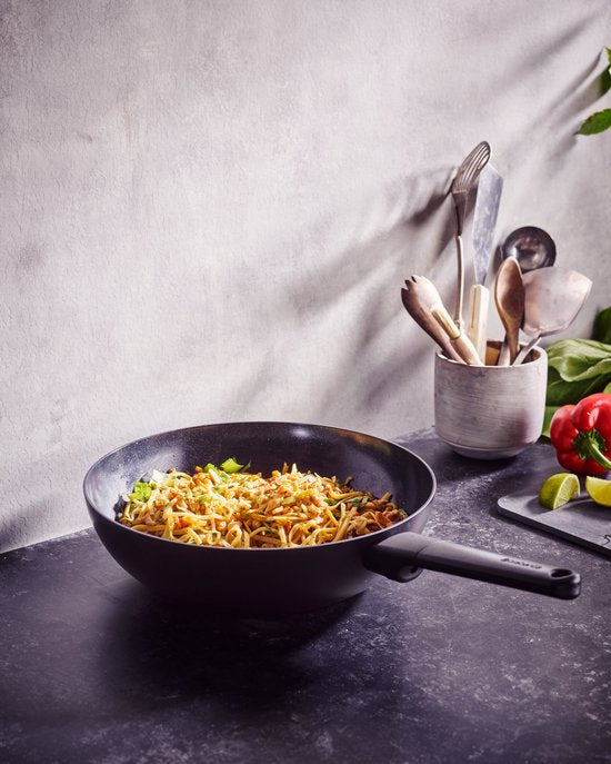 Brabantia NERO Wokpan - Ø 30 cm - 100% PFAS vrij- 100% Gerecycleerd - Keramische antikleeflaag - Geschikt voor inductie