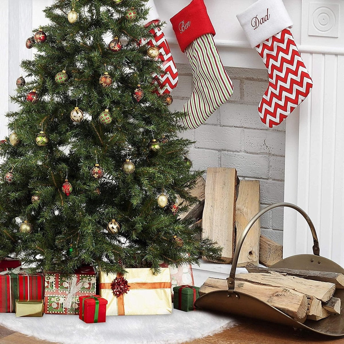 THE TWIDDLERS Ronde witte pluche kerstboomrok - kerstaccessoire sneeuweffect - Perfecte feestdecoratie voor uw kerstboom - 90 cm diameter - Past bij elke boom.