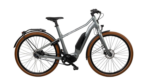 Stella Commuter Superior MDS SI E-bike – Zwart met bruine banden, Shimano Steps 5000 middenmotor en actieradius tot 160 km
