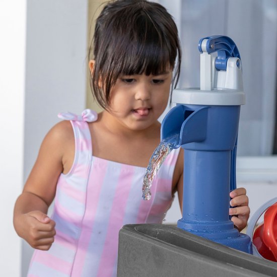 Step2 Pump & Splash Discovery Stone Pond Watertafel – Met waterpomp, emmer en 10 accessoires – Waterspeeltafel voor peuters – Buiten speelgoed vanaf 2 jaar – Activiteitentafel met water voor de tuin / buiten