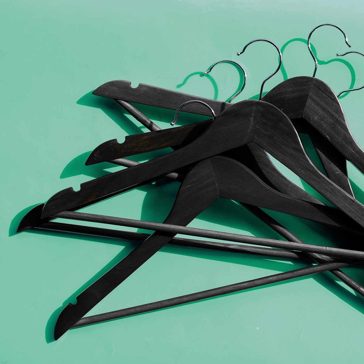 LifeGoods Kledinghangers - Met Broeklat - Hardhout - Zwart - 50 Stuks