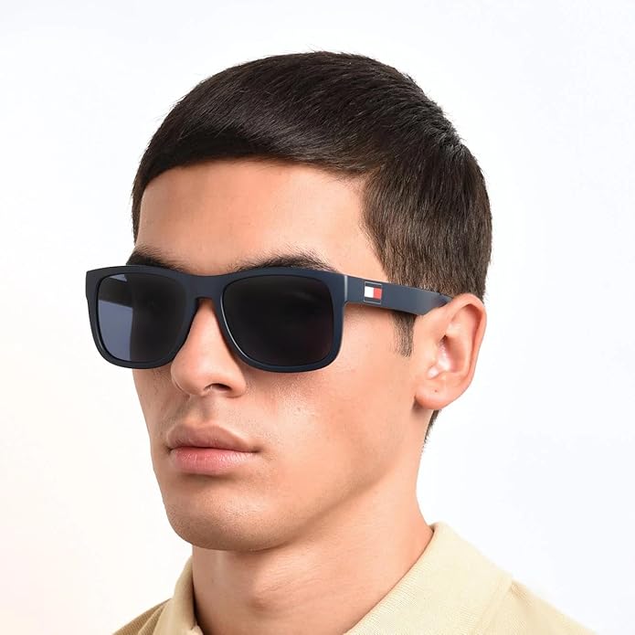Tommy Hilfiger TH1556/S Rechthoekige Zonnebril - Blauw/Rood/Wit Montuur - Blauwe UV400 Polycarbonaat Lenzen