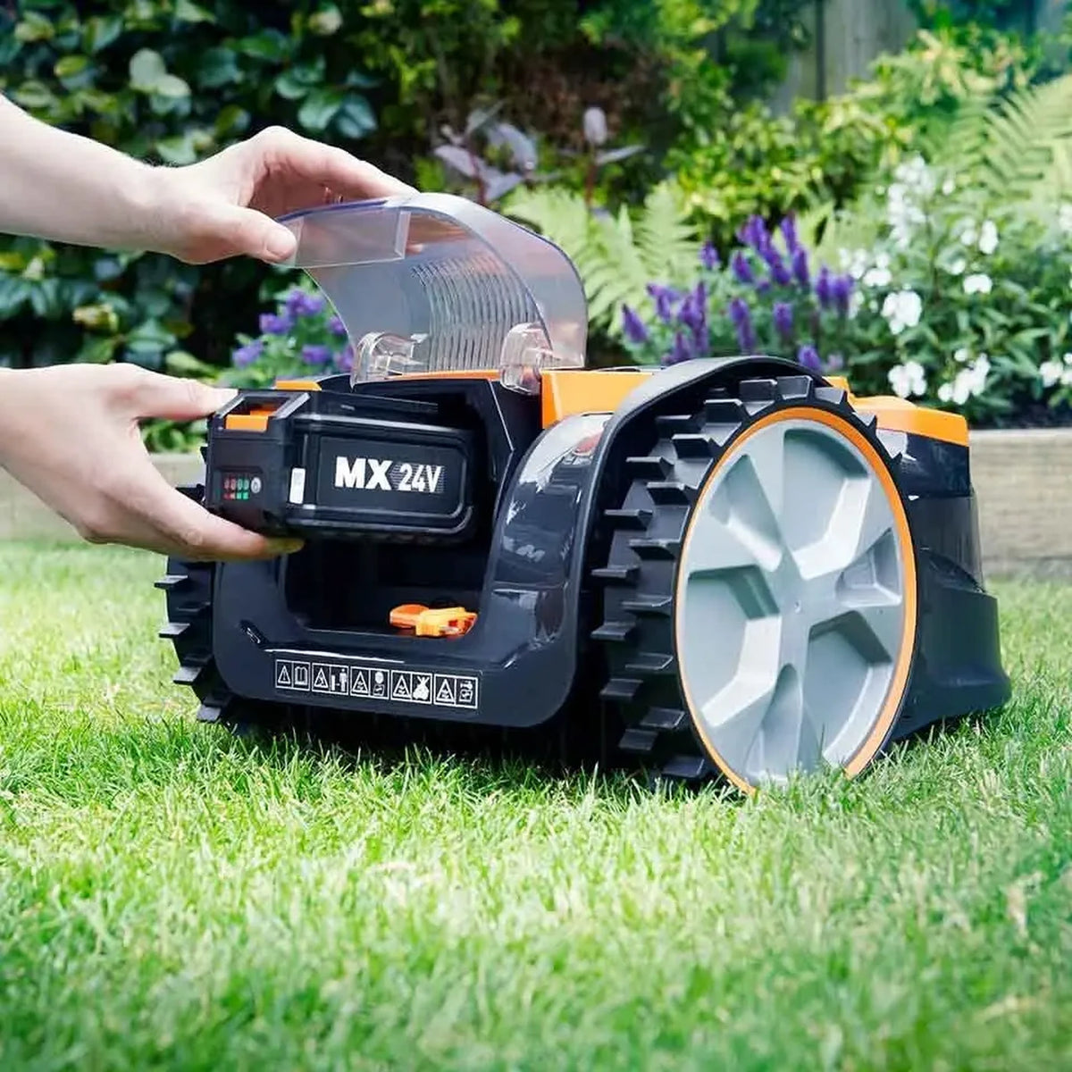 LawnMaster VBRM16 OcuMow Robotmaaier - Draadloos - Tot 150 m² - Obstakelvermijding - Zelfrijdend