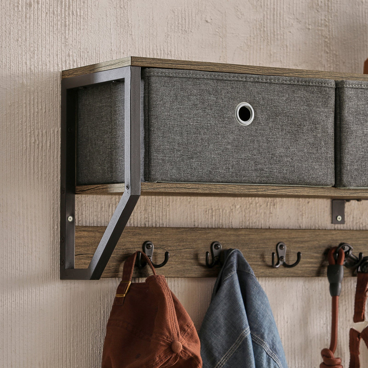 SoBuy Wandgarderobe - Hangrek met 3 manden en 7 haken - Max. 22KG - 100 x 20 x 30 cm - Houtkleur