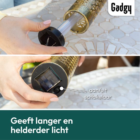 Gadgy Solar Tuinverlichting – 2x Staande Lampen met Bewegend Vlam Effect – Goud Metaal – LED Sfeerlampen op Zonne-energie – Voor Buiten – Weerbestendig – 98 cm Hoog - Grondspies