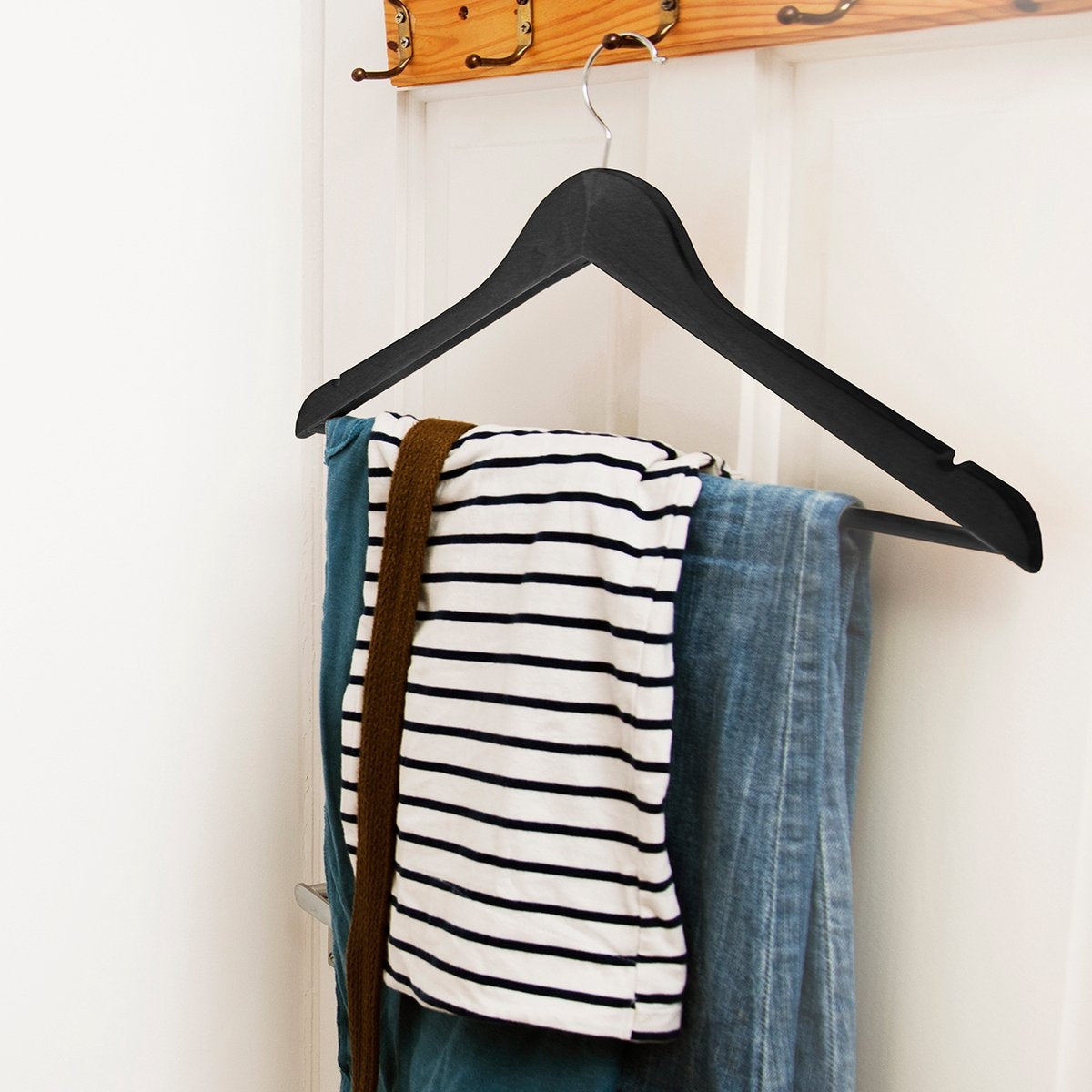 LifeGoods Kledinghangers - Met Broeklat - Hardhout - Zwart - 50 Stuks